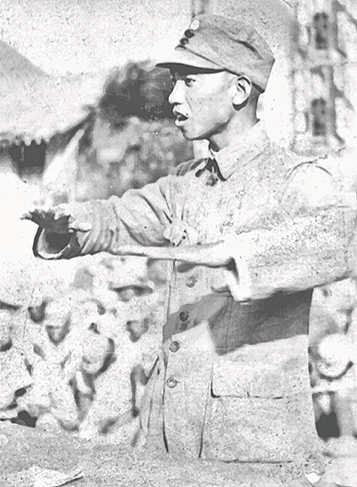 开国上将萧克：被敌军追击时下令丢掉草帽，随后敌人被炸人仰马翻
