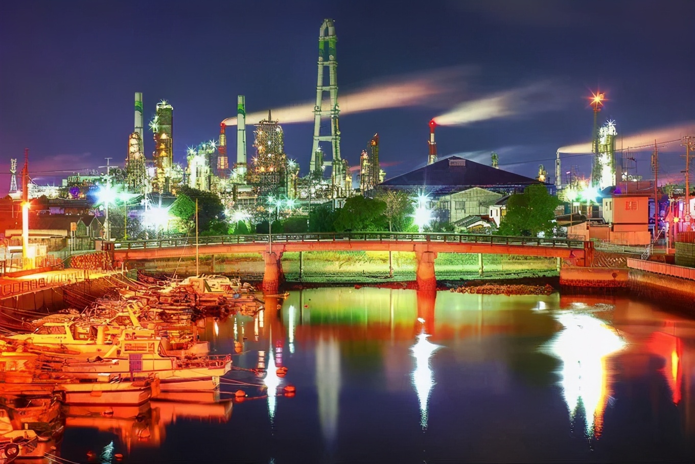 日本工业旅游之夜色工厂