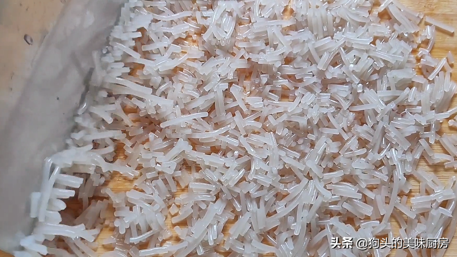蒸包子不加酵母也能做，教你個老方法，咬一口滿嘴都是香，太香了