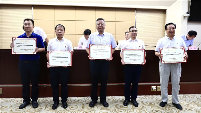 央視帶貨、省府表彰，硬核杜康真中！