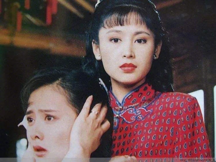 她堪比女版罗志祥，脚踏三条船，连孩子亲爹是