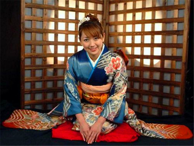 日本300万贫困女性，华丽的背后是腐朽