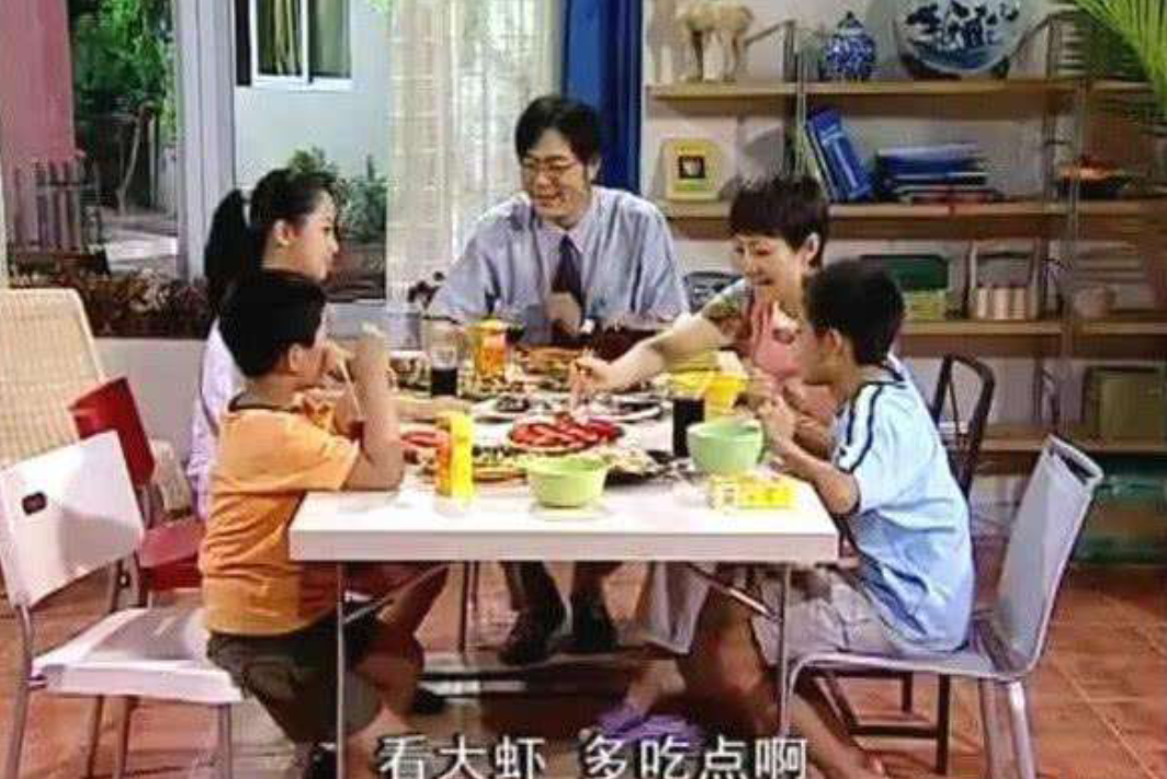 回看《家有儿女》，发现消费水平望尘莫及，一身名牌不在话下