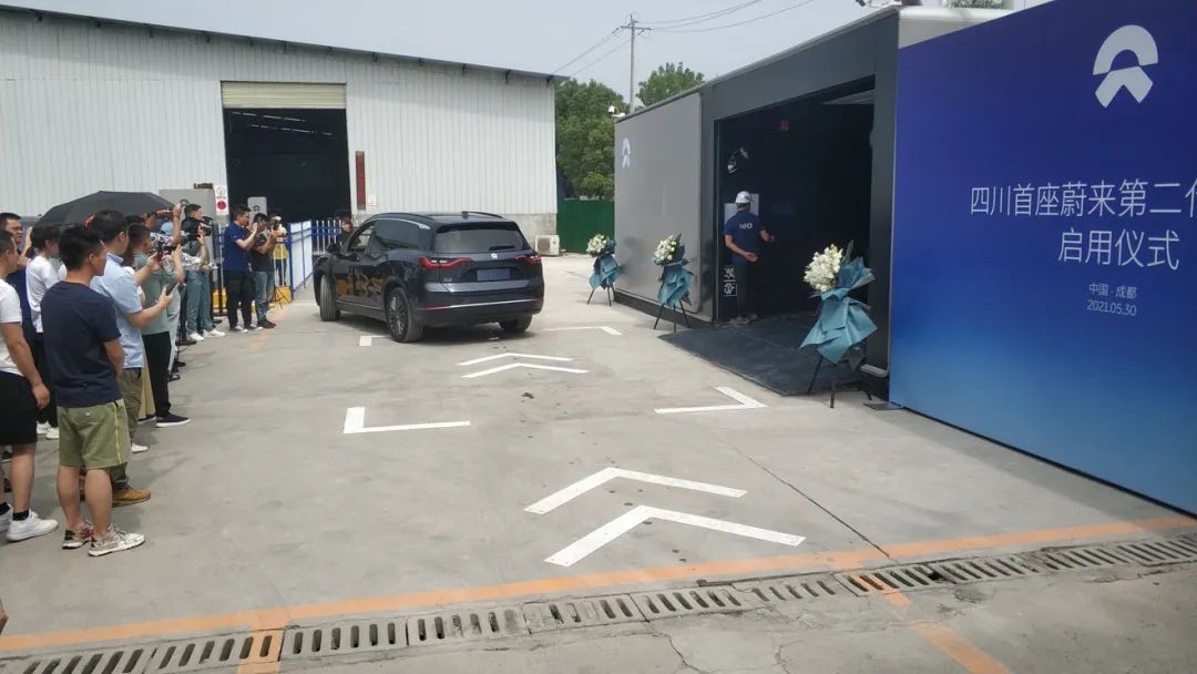 5分钟换电池，续航500+，蔚来二代换电站堪比加油站了？