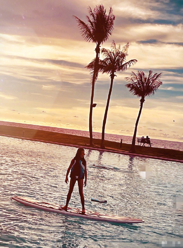 吴尊|老父亲的骄傲！吴尊女儿在文莱国王面前演奏大提琴 有颜有才太吸睛