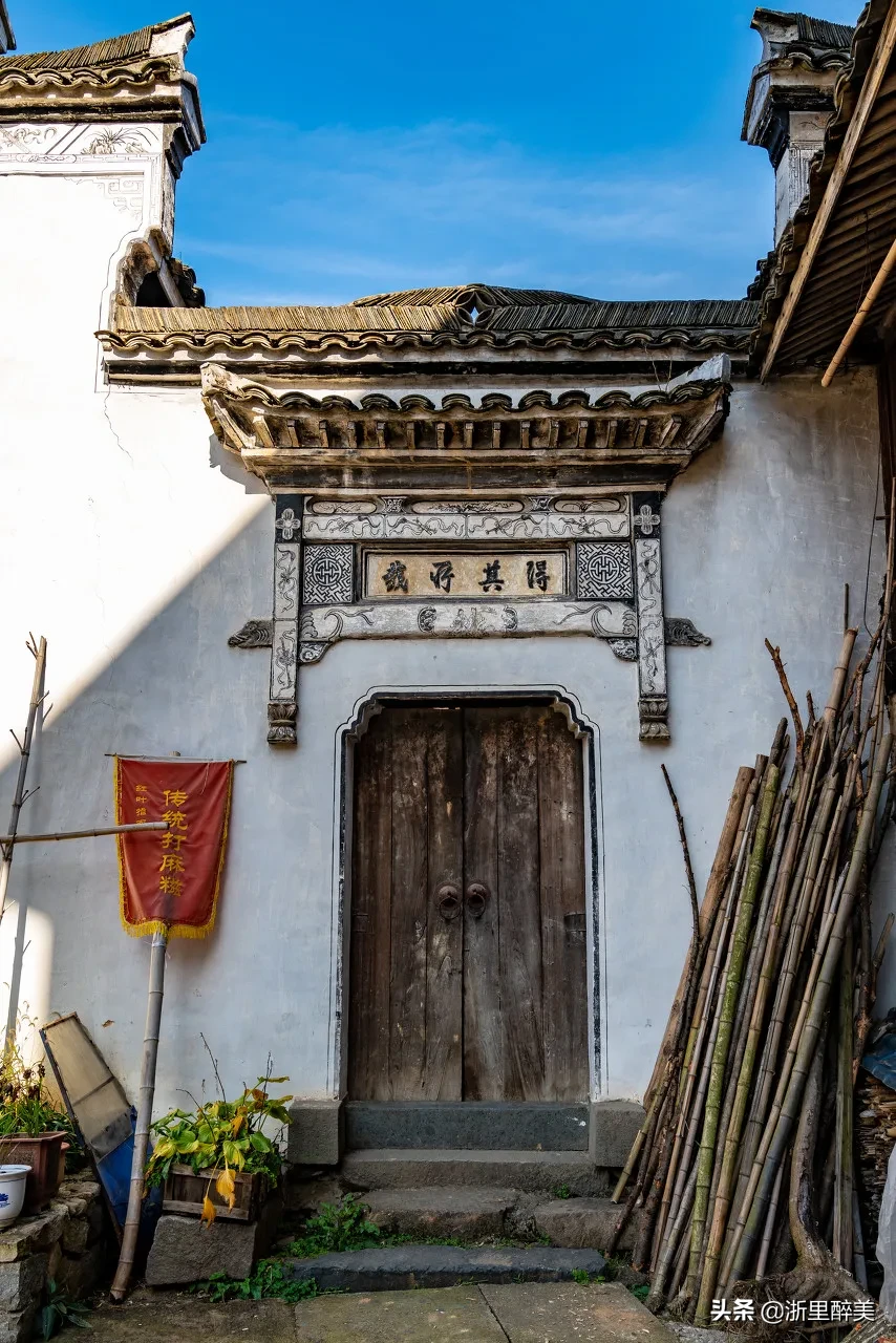 10 ancient towns with beautiful autumn colors, if you are tired, go to stay for a few days