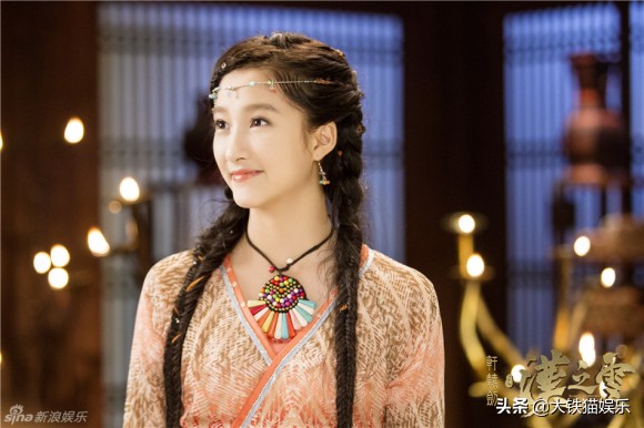 被造型师偏爱的“额饰”，某些剧女演员人均好