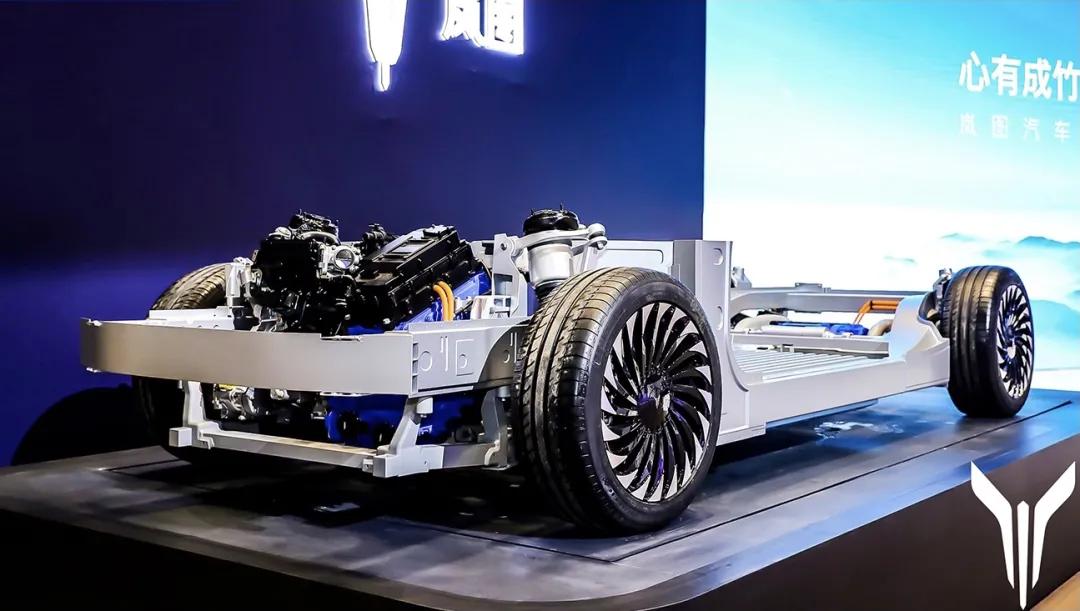 比ES8续航里程长、比理想ONE动力强，岚图FREE很强势