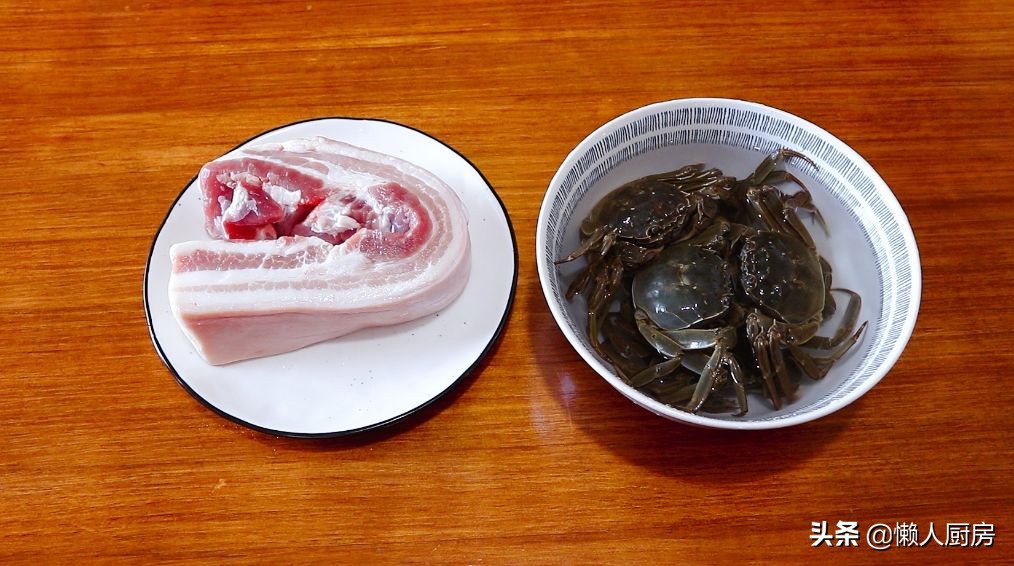 五花肉還能這樣做紅燒肉，螃蟹與五花肉完美結合，讓人食指大動