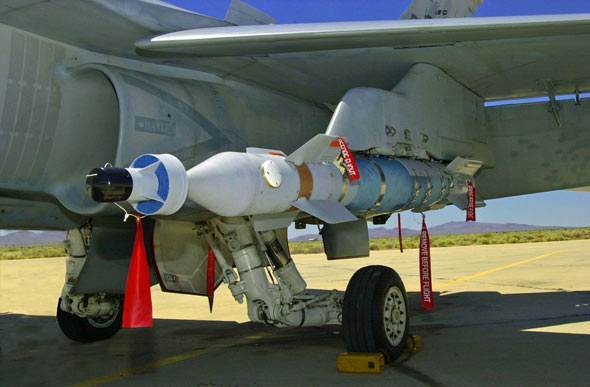 中国空军公开首款国产双模制导炸弹，直接跨代进入世界领先行列