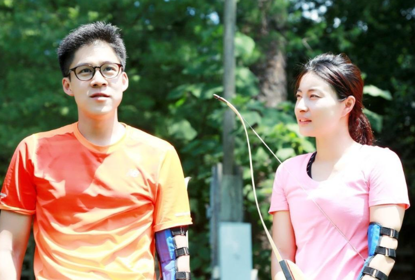 郭晶晶陪霍啟剛雙人約會！ 透視蕾絲長裙迷人吸睛，一條竟要2萬多