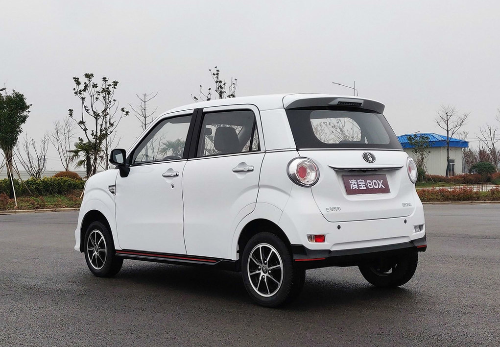 又一代步神车，凌宝BOX来了，颜值超宏光MINI，才3万出头