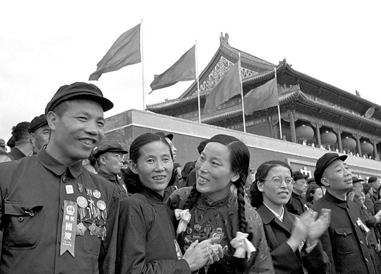 91岁传奇女民兵营长，第66次参加全国两会