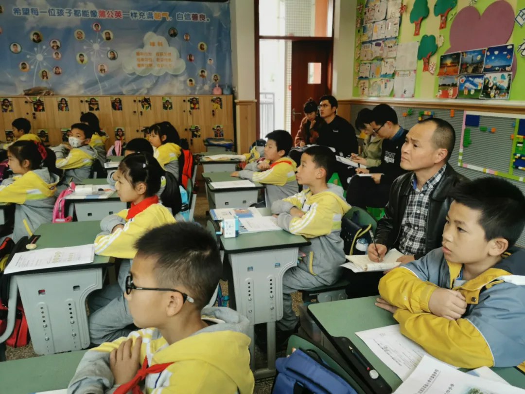 成都市双流区实验小学外国语学校数学组教研活动