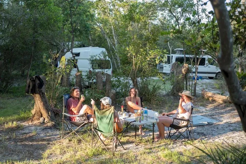 64岁老太不结婚，卖了豪宅住进8㎡蜗居，却过上