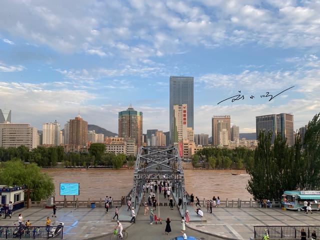 The most famous landmark in Lanzhou, Gansu, is known as the "First Bridge on the Yellow River". Tourists must come to check in