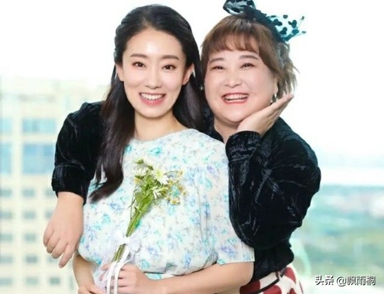 我们|张小斐对贾玲说我们还有好久好久 彼此成就，从来都不是说说而已