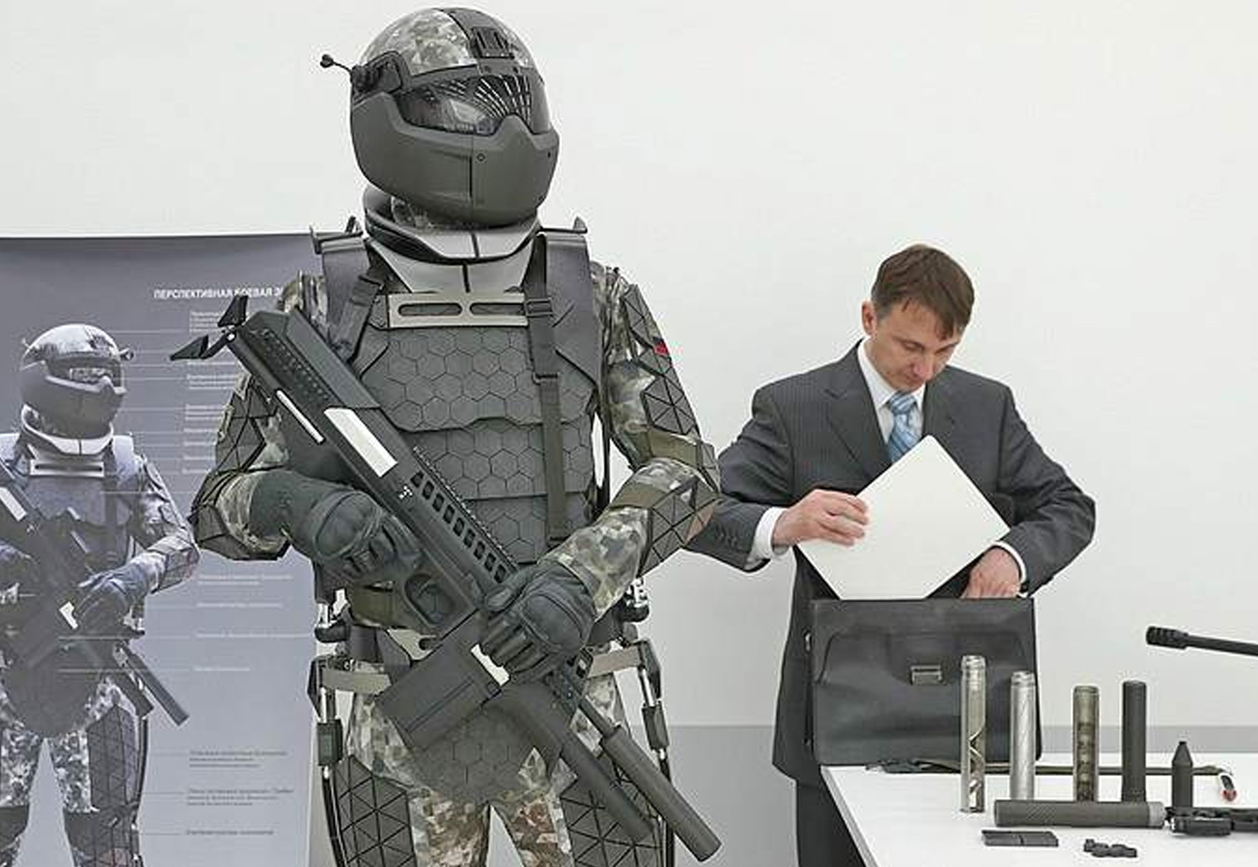 中国陆军现在有多科幻？士兵身穿机械外骨骼，直接在印度对面亮剑