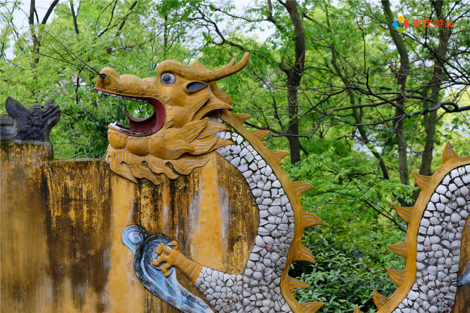 重庆南山上的涂山寺，花10块钱可以过一天，餐厅里还卖荤菜？