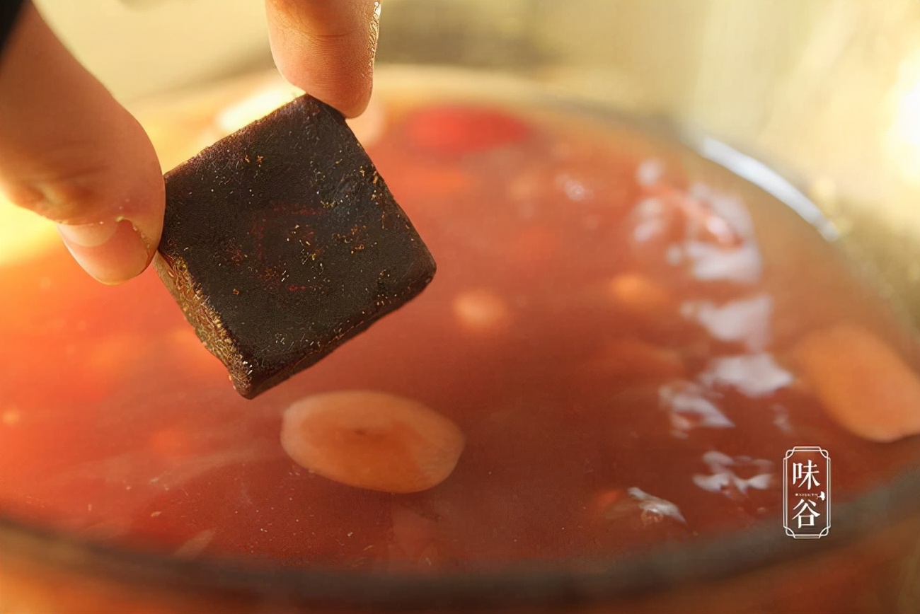 天凉了，聪明女人常喝这“五红汤”，营养易吸收，面如桃花好度秋