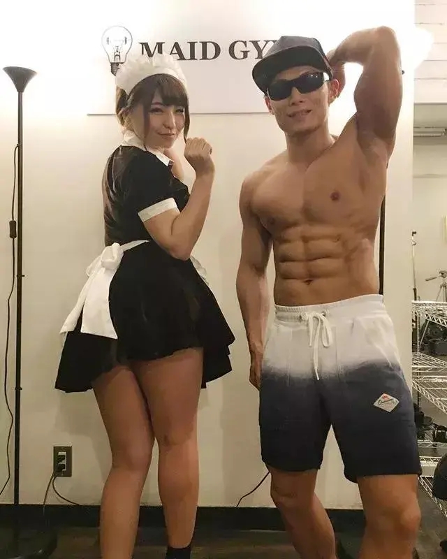 日本"女仆"健身房火了，满场丰胸翘臀，