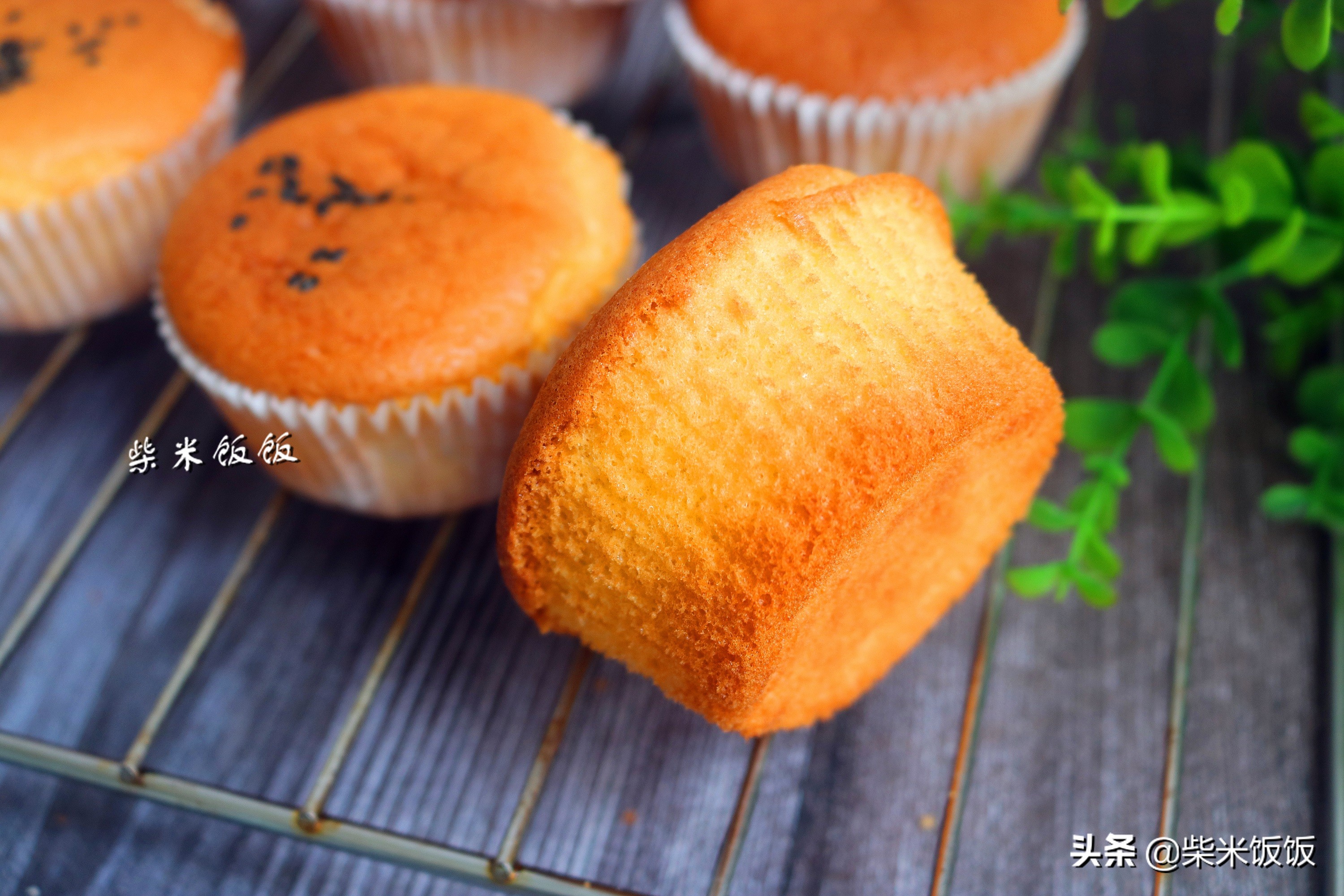 3個雞蛋，90克麵粉，攪一攪做了12個蛋糕，又香又軟太好吃