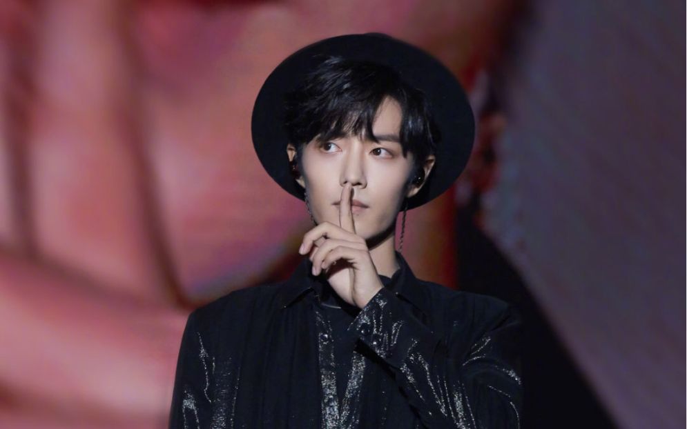 被粉丝和黑子联手“架在火上烤”，元气大伤的