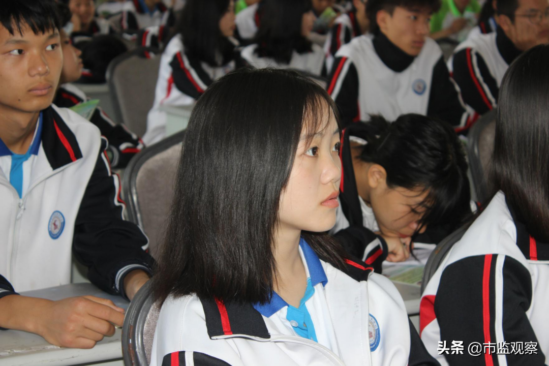 遂宁市市场监管局开展城乡接合部假冒伪劣商品辨假识假和校园食品安全​宣传活动