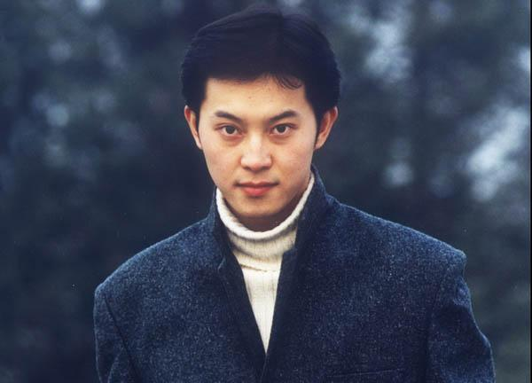 5位婚后“發(fā)?！钡木扌牵芙軅悺胺棚w自我”，王力宏根本認(rèn)不出