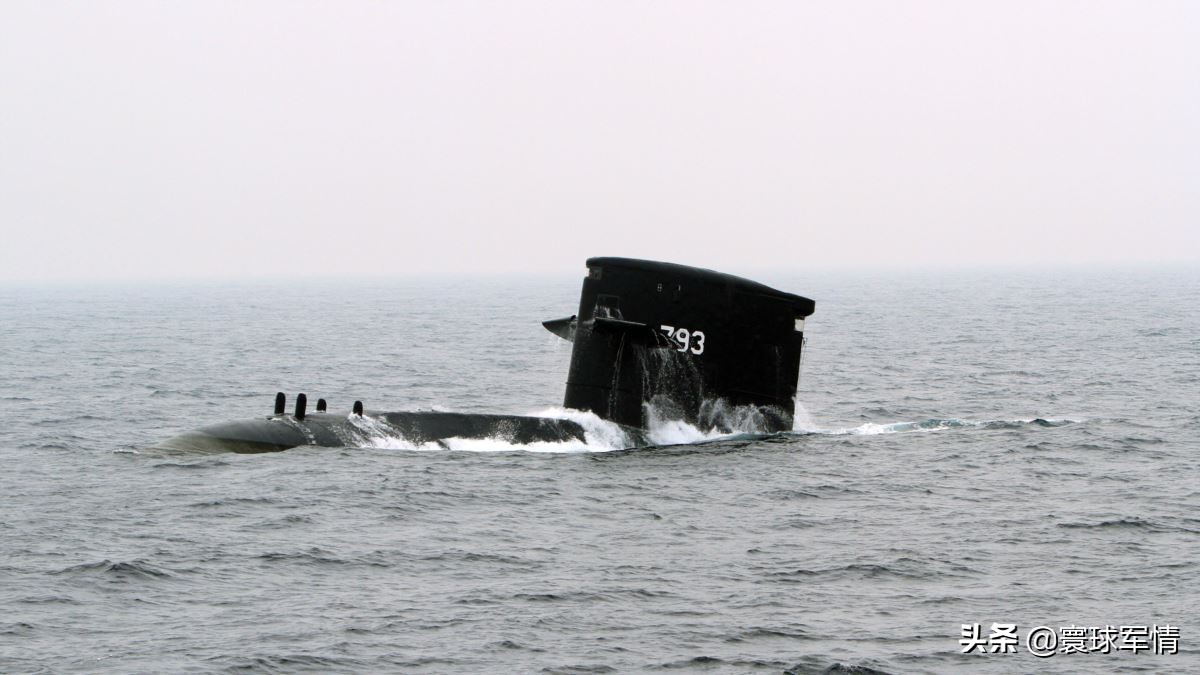 "以武拒統"還在發酵，台媒叫囂兩艘潛艇把山東號堵在海峽，當斷不斷或反受其亂