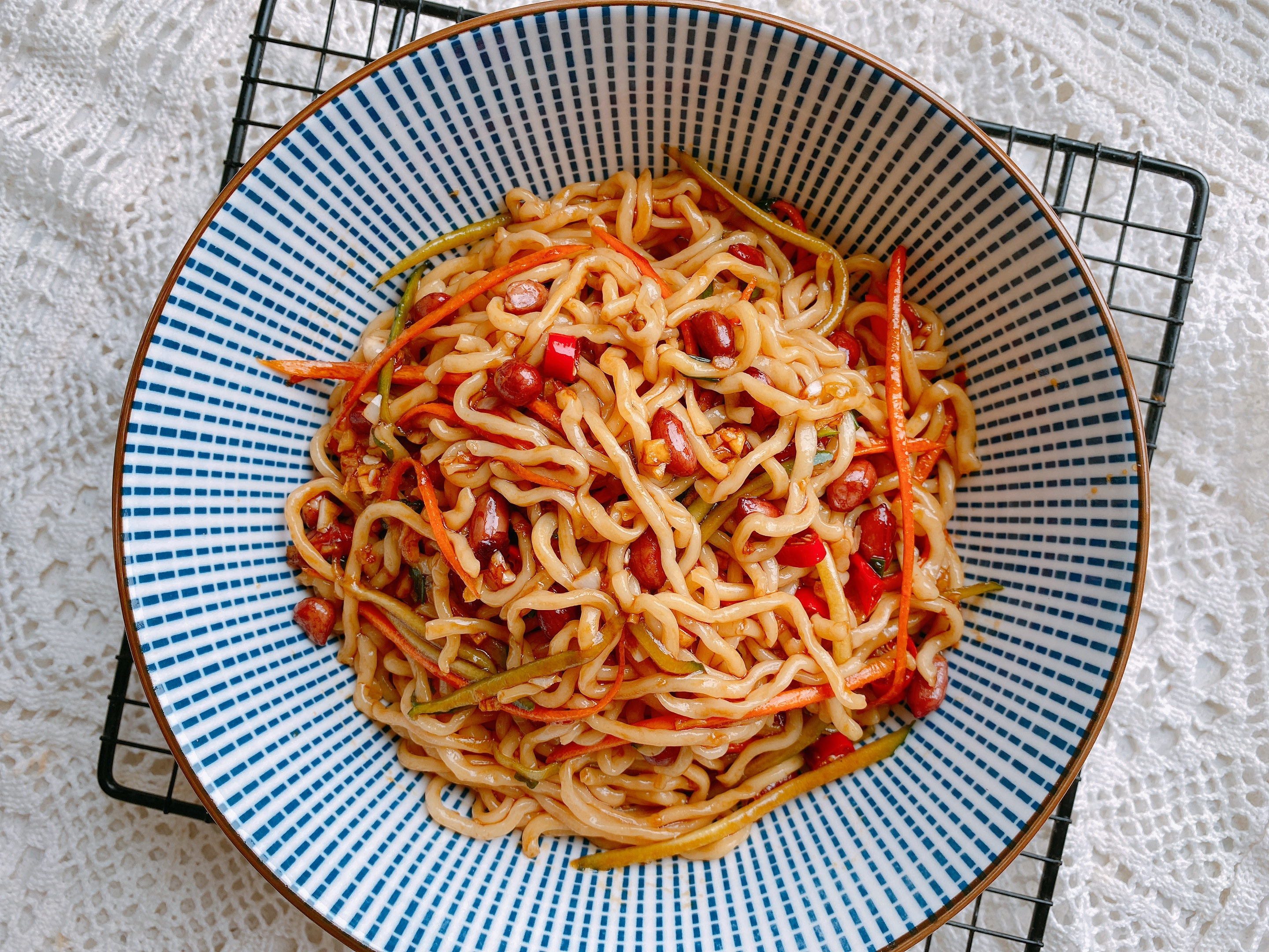 夏天馋这口凉拌面，掌握秘诀“321”，面条不粘连，爽滑筋道入味