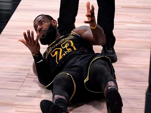 備戰G3：老詹深夜失眠，Vogel維護格林，Howard一舉動令人敬佩！-黑特籃球-NBA新聞影音圖片分享社區