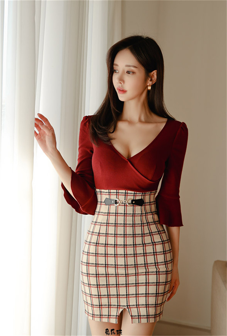 孙允珠:赤霞珠红酒愠色扇叶蝶形衣裙