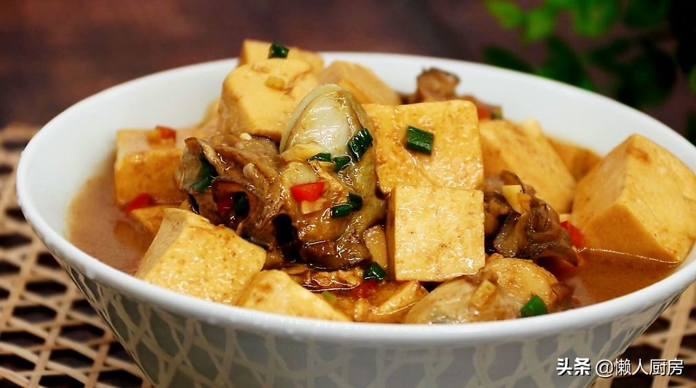 炖豆腐时，锅里加点它，吃着特别鲜，嫩嫩滑滑的，还不腥
