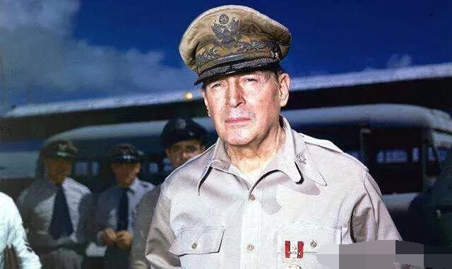 美军二战太平洋战场两位战区司令官，尼米兹和