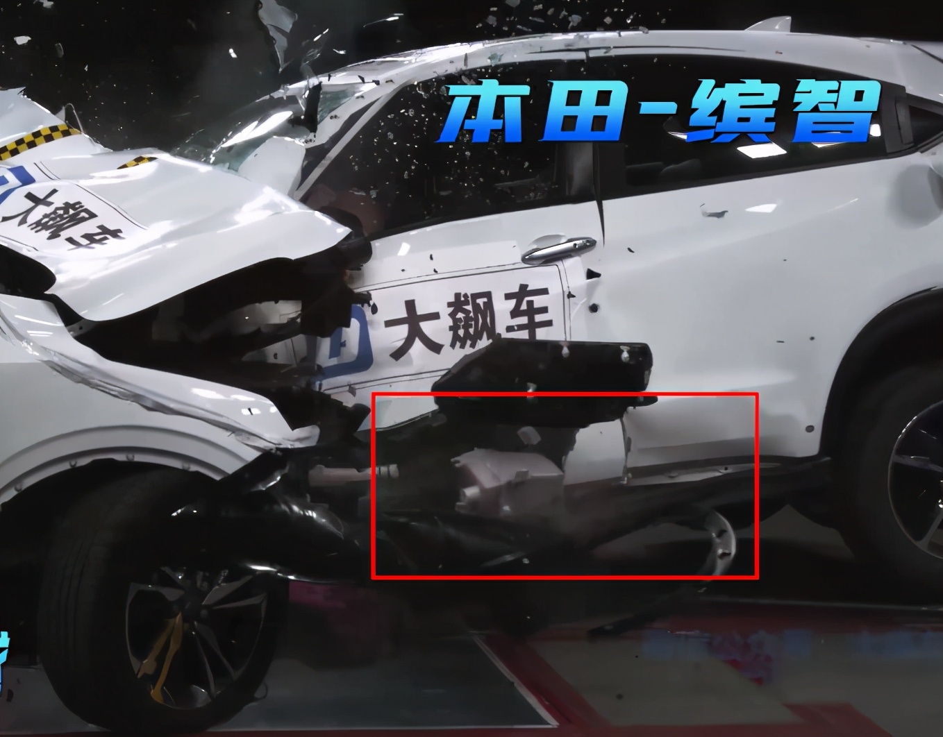 吉利缤越对撞本田缤智，缤越很结实，缤智A柱撞弯，车身变形？