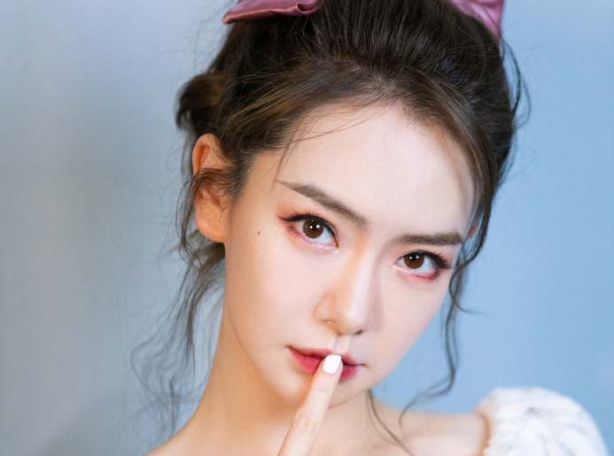 戚薇否认女人\"生育工具\"，儿孙满堂不是