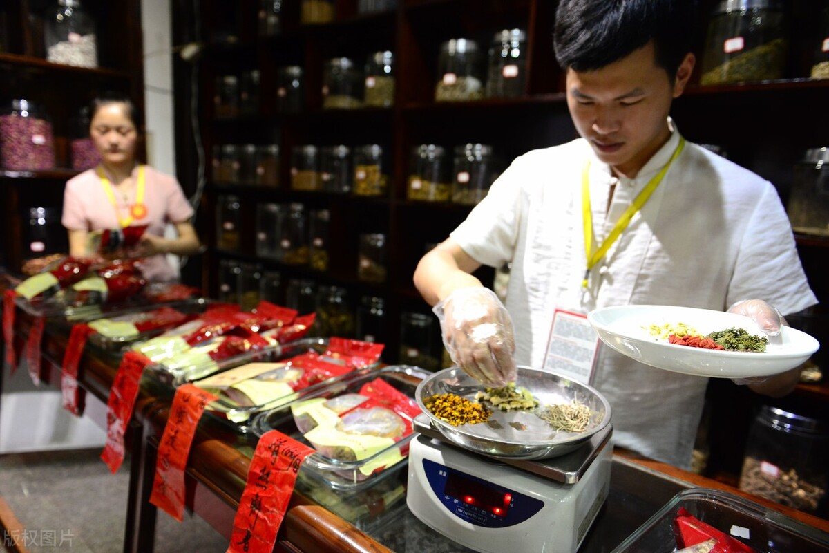 河南男人开中医保健馆，用别人的生意来引流，年赚200万，真厉害