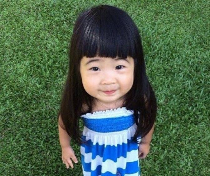 曹格真会养孩子，一儿一女大变样，着装时尚颜值飙升