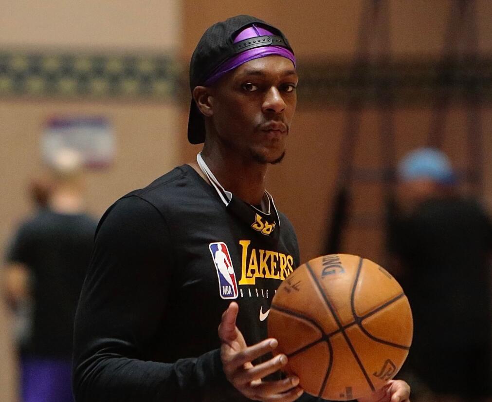 湖人最新訓練照出爐！35歲老將陪兒子練球，一眉哥軟豆一臉嚴肅！-黑特籃球-NBA新聞影音圖片分享社區