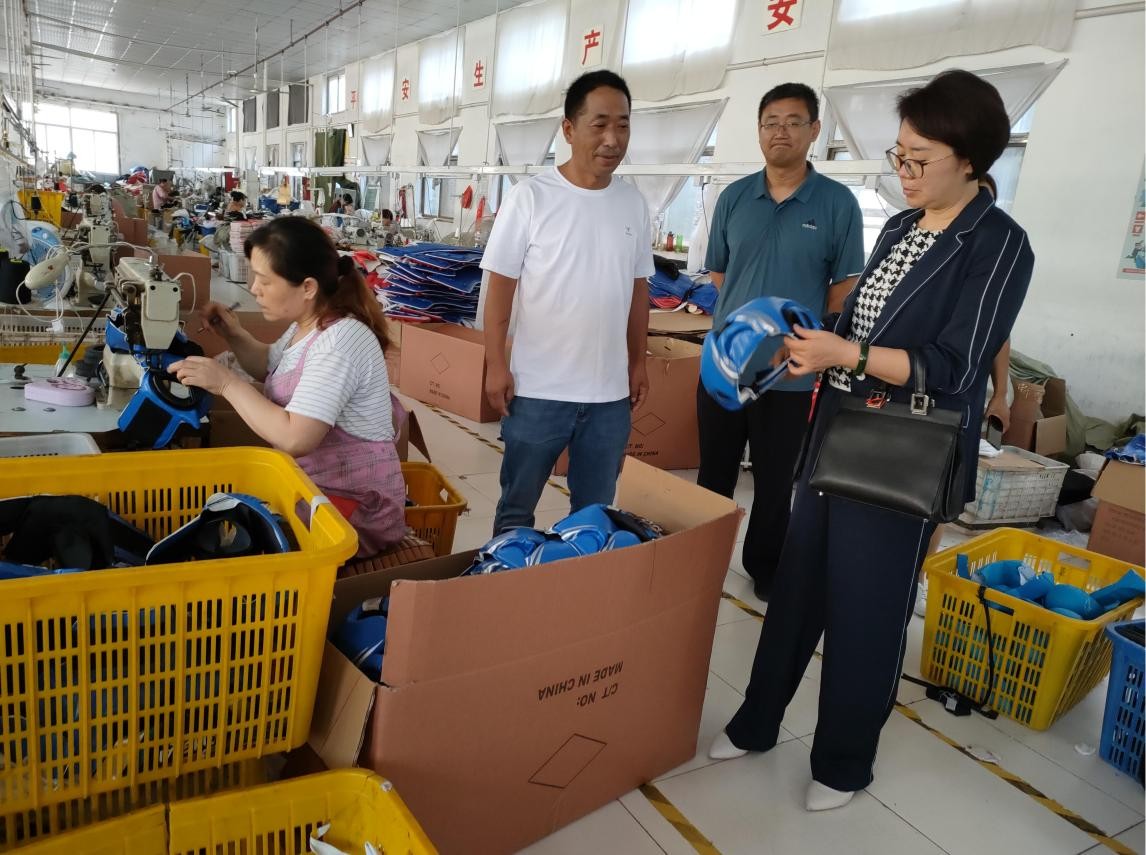 用心用情,，為企業(yè)當好“服務員”市體育局服務企業(yè)專員“三步走”,，助力企業(yè)發(fā)展