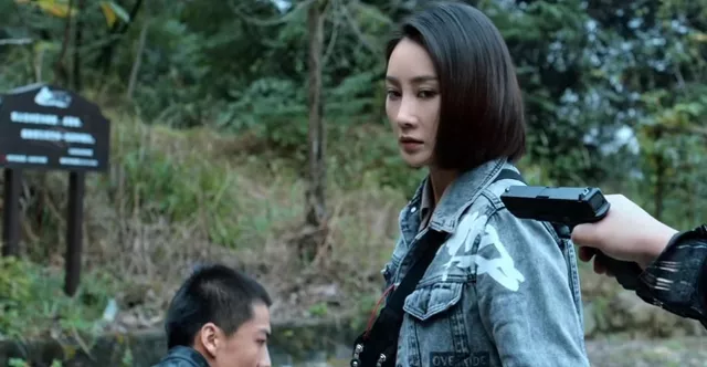 《扫黑风暴》遭遇劲敌?郑业成陷入卧底风云,