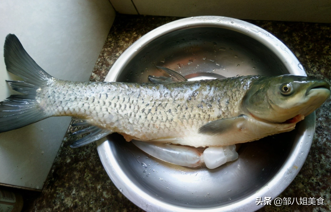 給魚(yú)去腥，不要用料酒，教您一個(gè)好方法，燉魚(yú)無(wú)腥味，鮮香十足