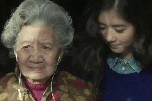 16岁成“苹果女孩”，21岁演聂小倩，这个星二代