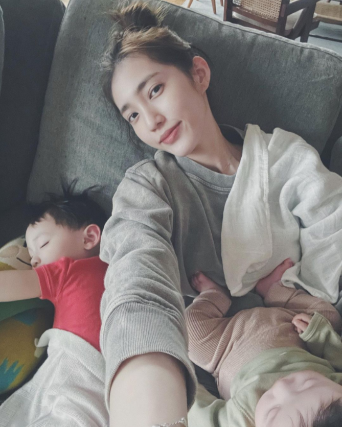 余文乐首次公开女儿正脸照，早产出生时仅1Kg，现已变成美人胚子