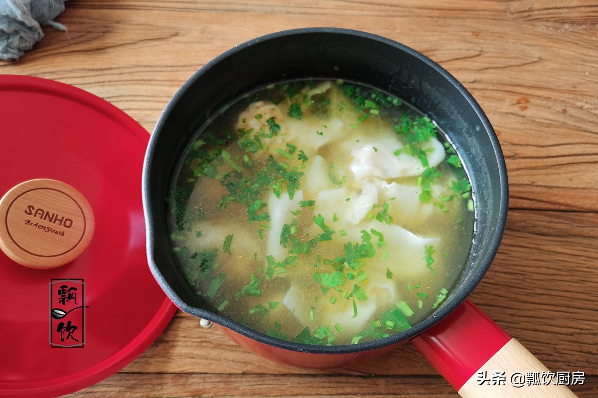 吃馄饨，这馅鲜美又解馋，留恋舌尖的味道难忘，早餐夜宵都惦记着