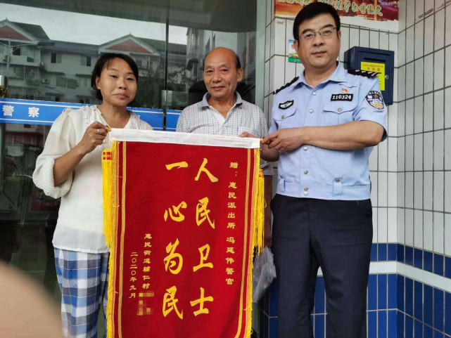 巴南公安：人口普查摸清底数|巴南公安：人口普查摸清底数， 为20年无户人员办理户口