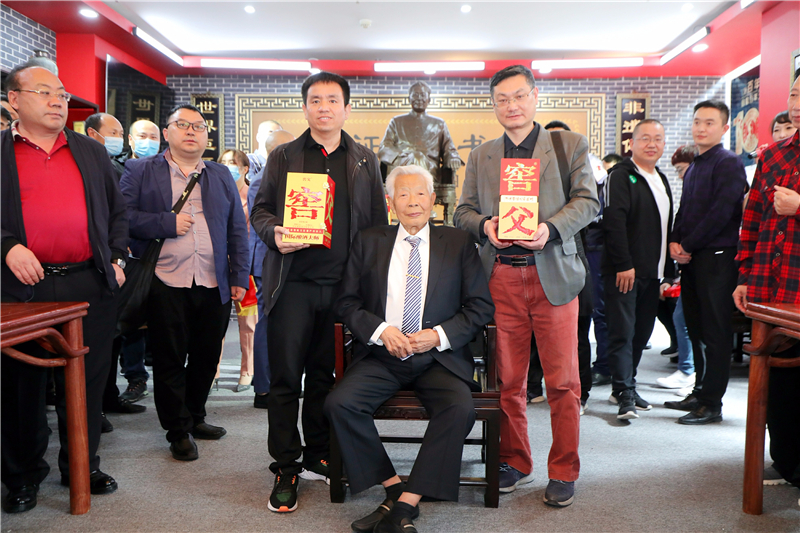 窖父匠心传承，中国窖父赖高淮全国糖酒会上共话白酒前世今生