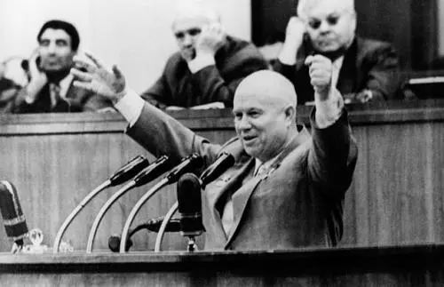 历史上的苏联有多牛？在联合国演讲时，赫鲁晓