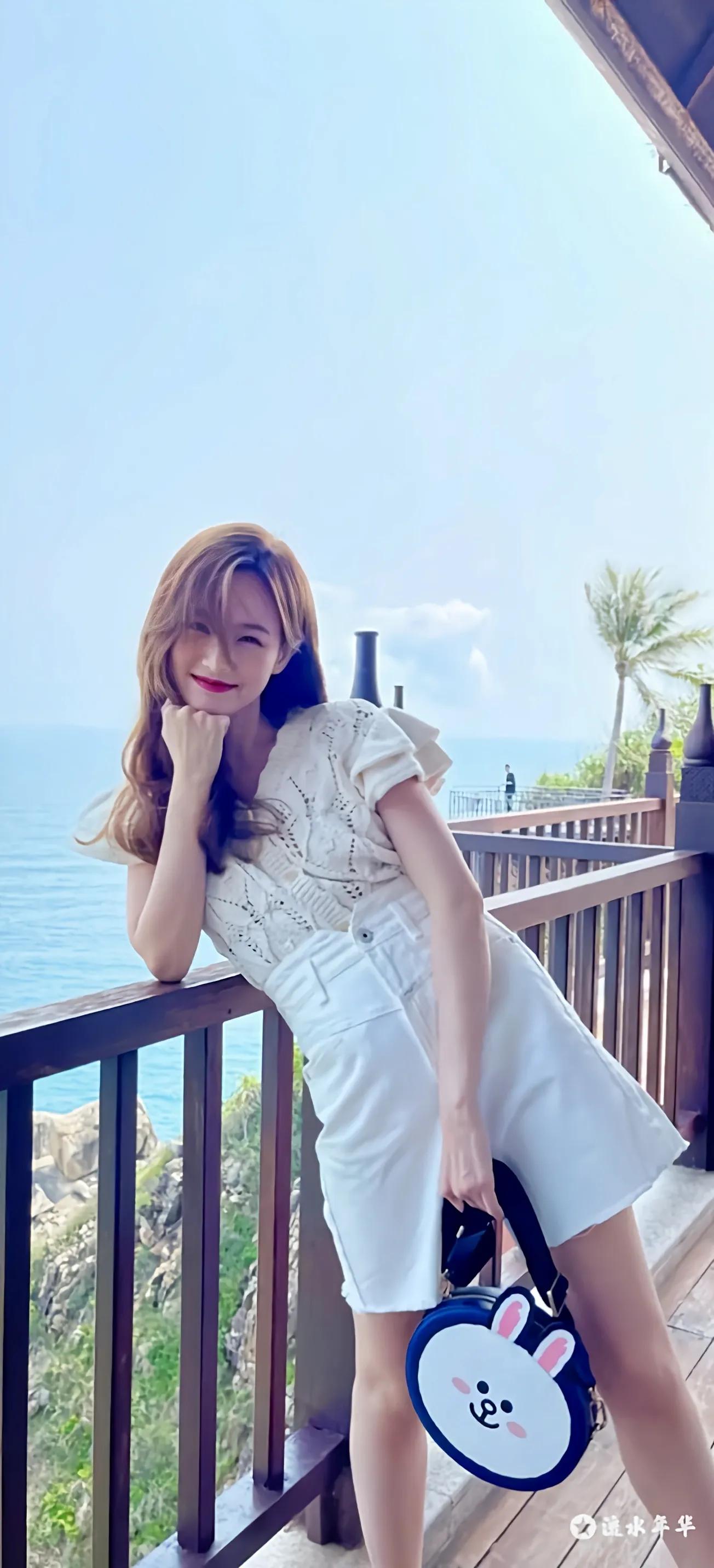 Li Yitong is nifty and melting wallpaper of photo mobile phone